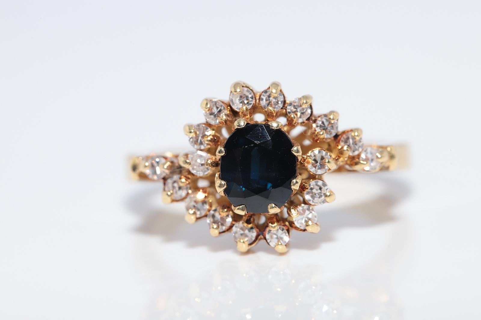 Vintage CIRCA 1980s 18k Gold Natürlicher Diamant und Saphir im Ovalschliff Ring im Angebot