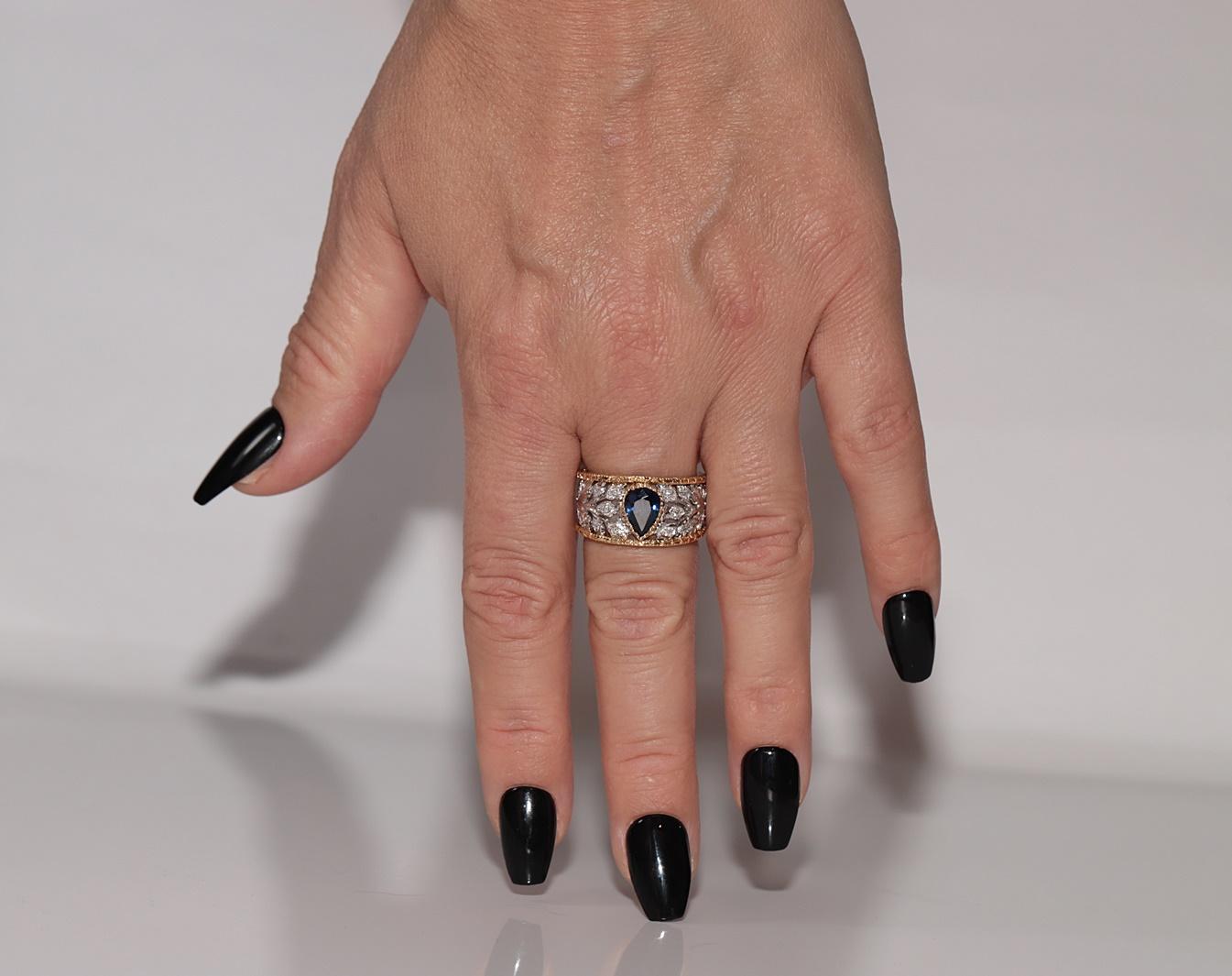 Vintage Circa 1980s 18k Gold Natural Diamond And Pear Cut Sapphire Ring For Sale 8