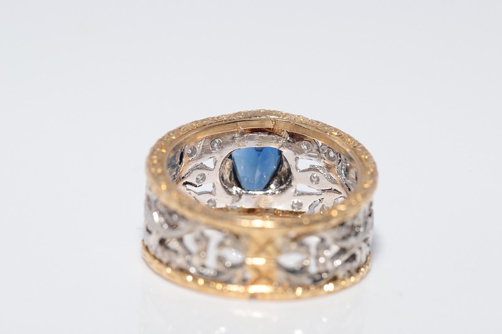 Vintage Circa 1980s 18k Gold Natural Diamond And Pear Cut Sapphire Ring For Sale 2