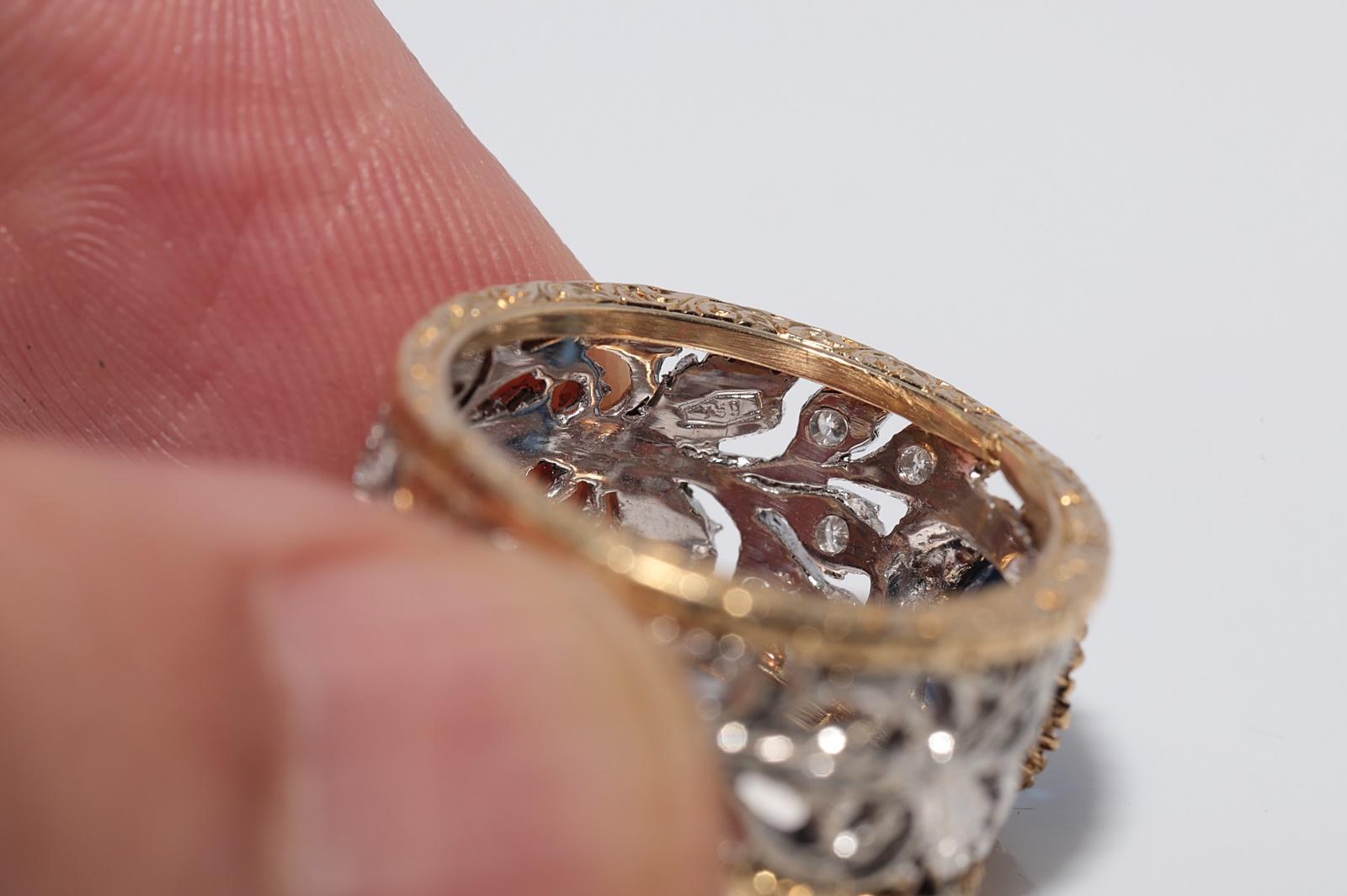 Vintage Circa 1980s 18k Gold Natural Diamond And Pear Cut Sapphire Ring For Sale 3