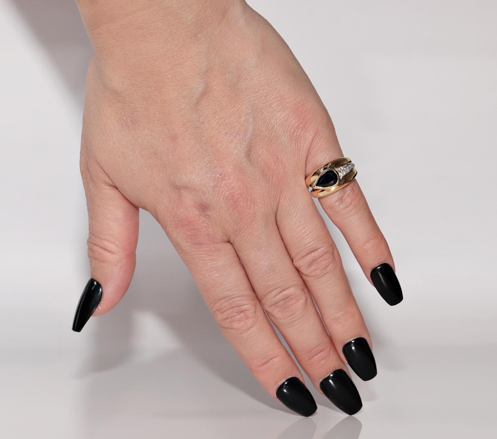 In sehr gutem Zustand.
Das Gesamtgewicht beträgt 8.4 Gramm.
Insgesamt ist Diamant 0,12 ct.
Der Diamant hat die Farbe G-H und die Reinheit vs-s1.
Insgesamt ist Saphir 1.50 ct.
Ringgröße ist US 4.5
Wir können jede Größe herstellen.
Die Box ist nicht