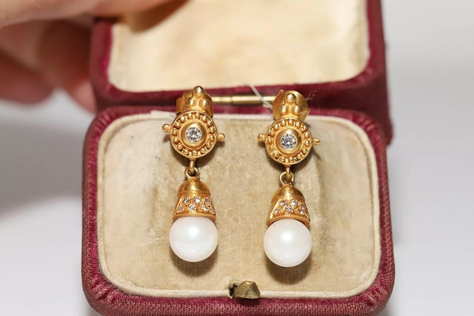 In very good condition.
Total weight is 8.7 grams.
Totally is diamond about 0.40 carat. 
The diamond is has H color and vs clarity.
Acid tested to be 18 real gold.
Box is not included.
Please contact for any questions.