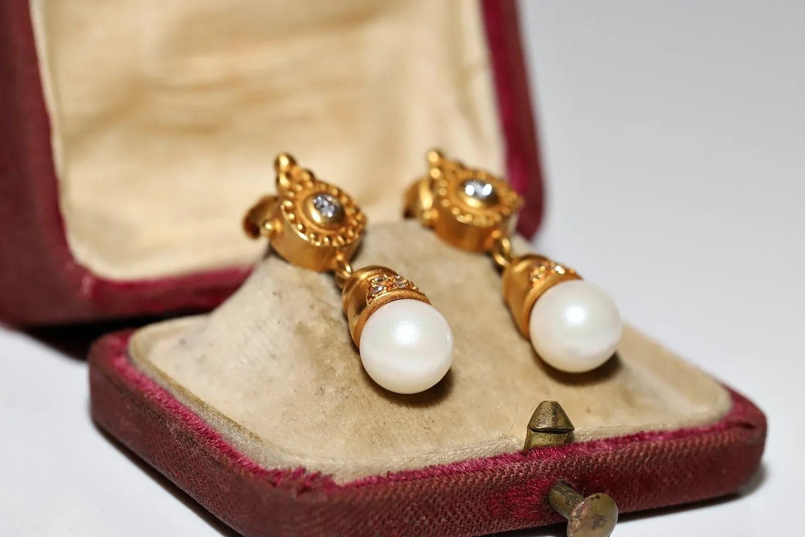 Retro Vintage Circa 1980s 18k Gold Natural Diamond And Pearl Decorated Drop Earring For Sale