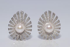Vintage Circa 1980s 18k Gold Natural Diamond And Pearl Decorated Earring
