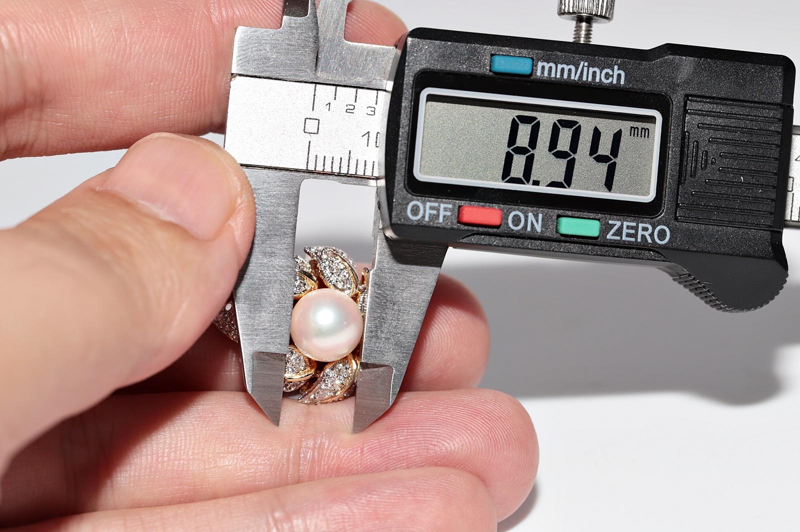 Anello con fiori di perle e diamanti naturali in oro 18k CIRCA 1980 in vendita 4