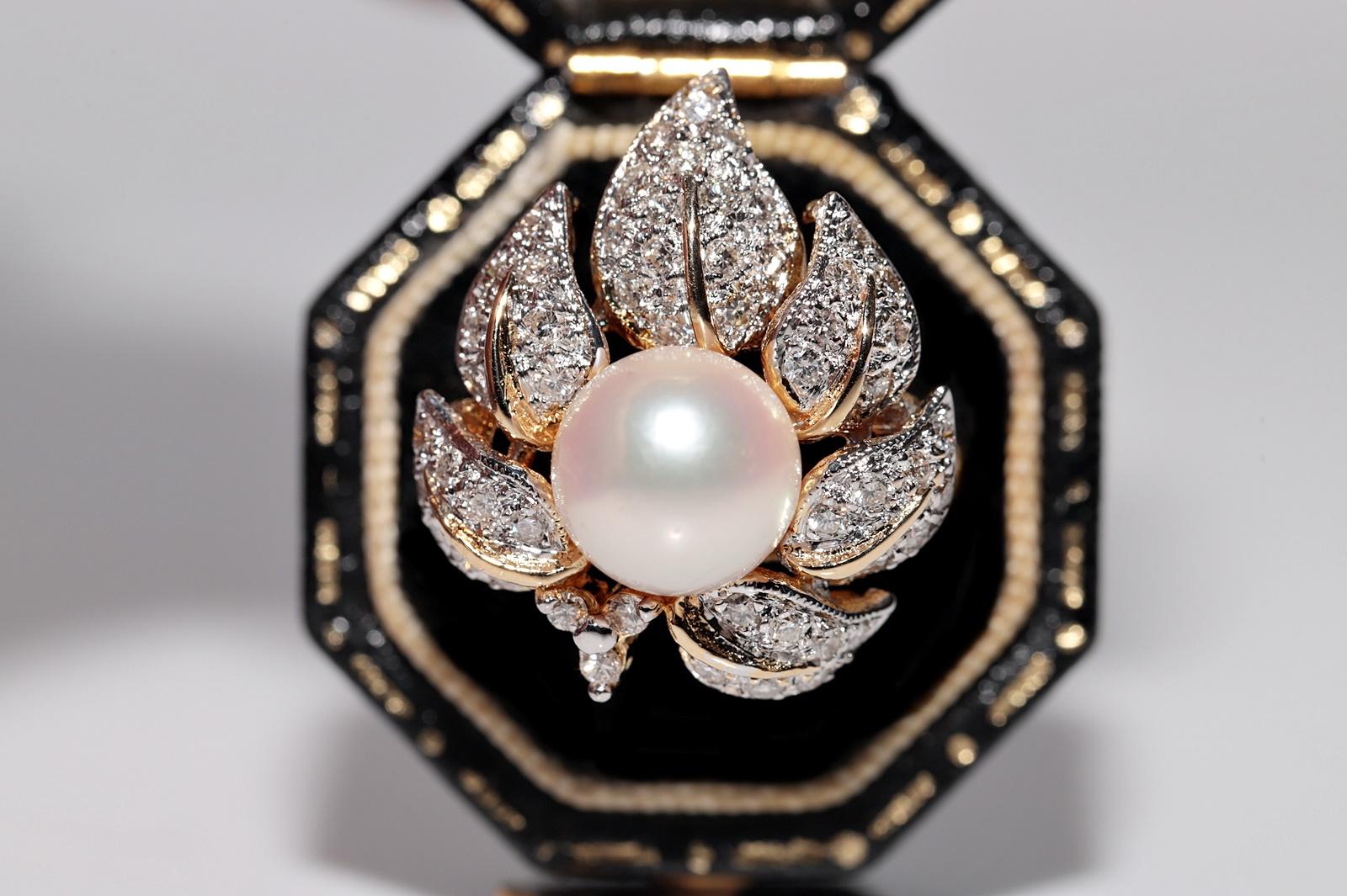 In very good condition.
Total weight is 9.4 grams.
Totally is diamond 0.60 ct.
The diamond is has G color and vs clarity.
Ring size is US 5.25 
We can make any size.
Box is not included.
Please contact for any question.