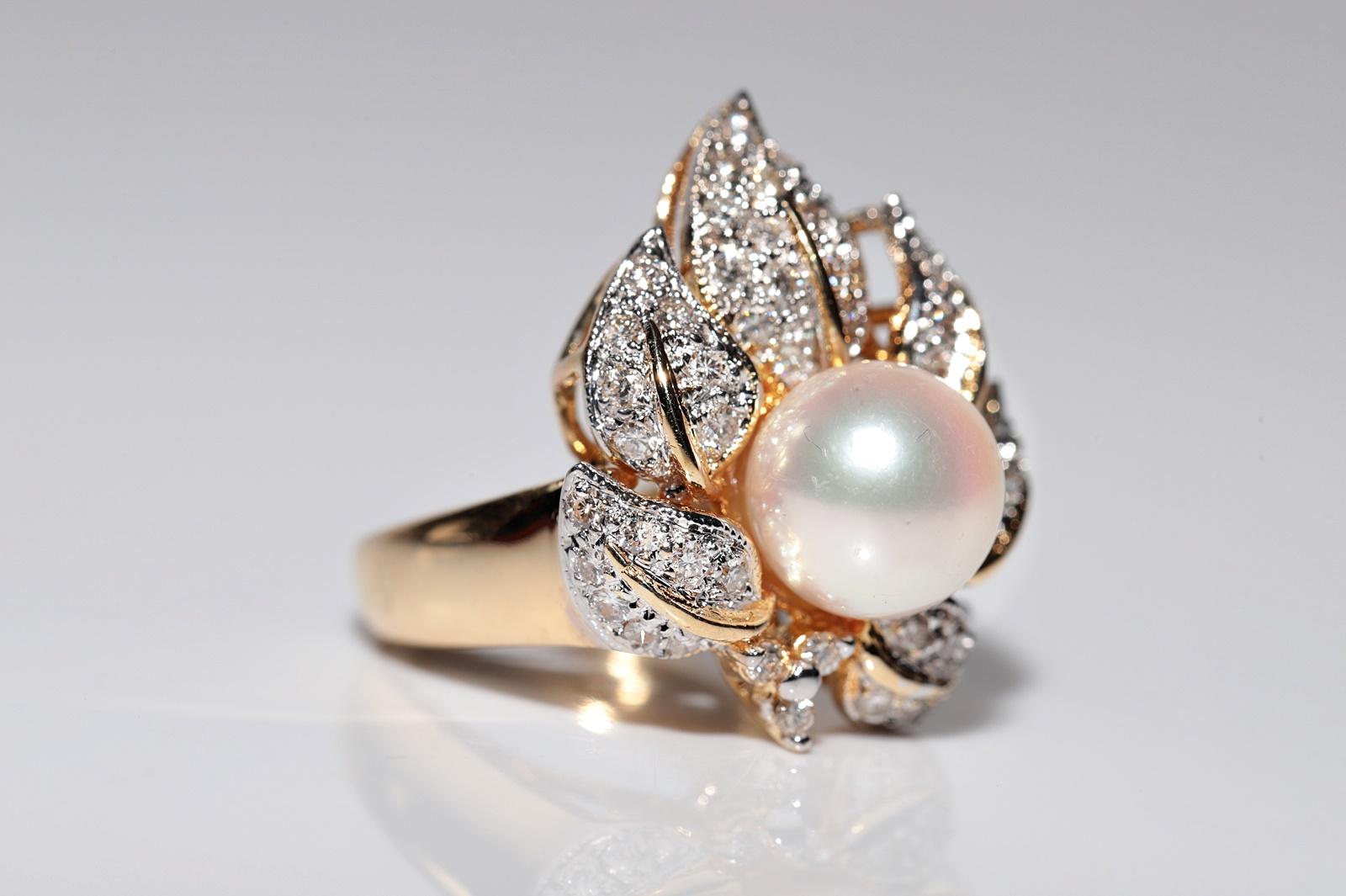 Brilliant Cut Vintage Circa 1980s 18k Gold Natural Diamond And Pearl Flowers Ring For Sale