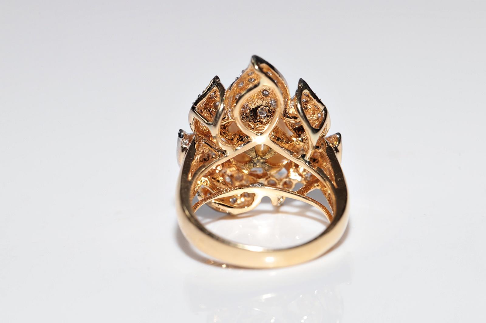 Women's Vintage Circa 1980s 18k Gold Natural Diamond And Pearl Flowers Ring For Sale