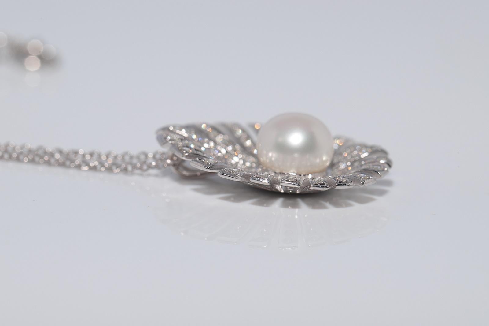 Collana con ciondolo di diamanti naturali e perle in oro 18 carati CIRCA 1980 in vendita 5