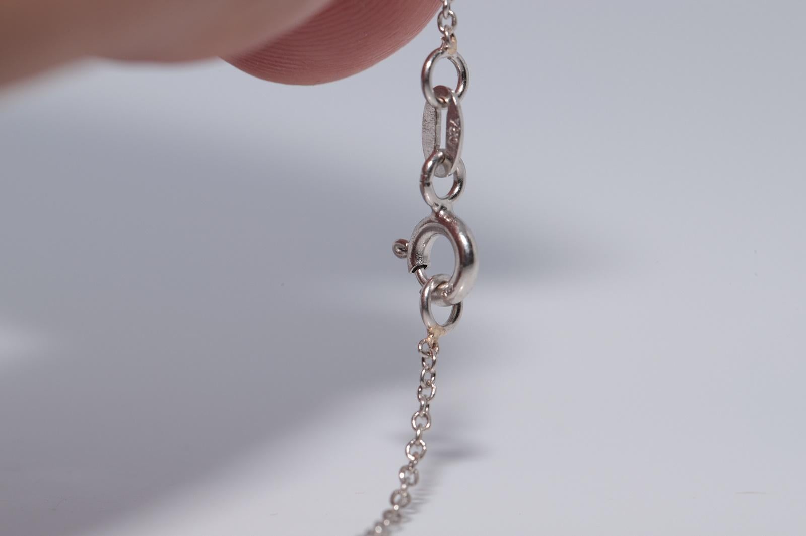 Collana con ciondolo di diamanti naturali e perle in oro 18 carati CIRCA 1980 in vendita 9