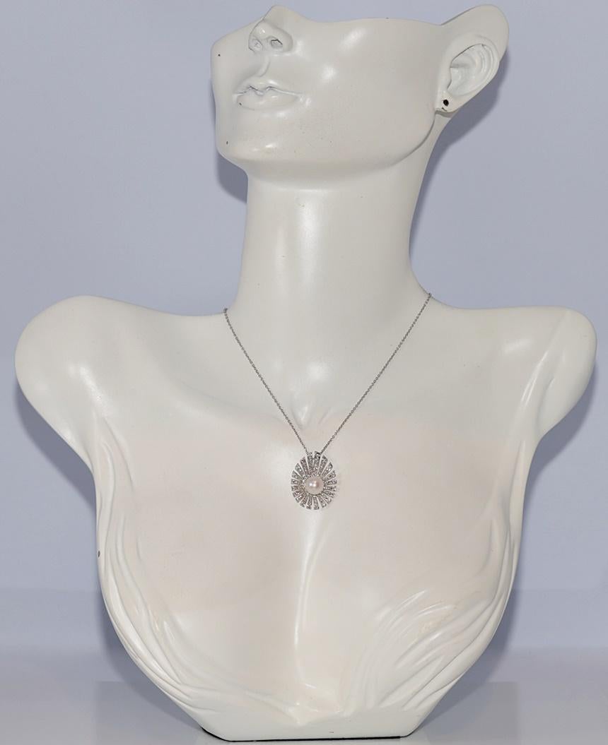 In ottime condizioni.
Il peso totale è di 6,2 grammi.
Totalmente è un diamante di 1,05 ct.
Il diamante ha colore H-I-J-K e purezza vs1-s1.
La lunghezza totale della catena è di 45 cm.
Per qualsiasi domanda, contattaci.