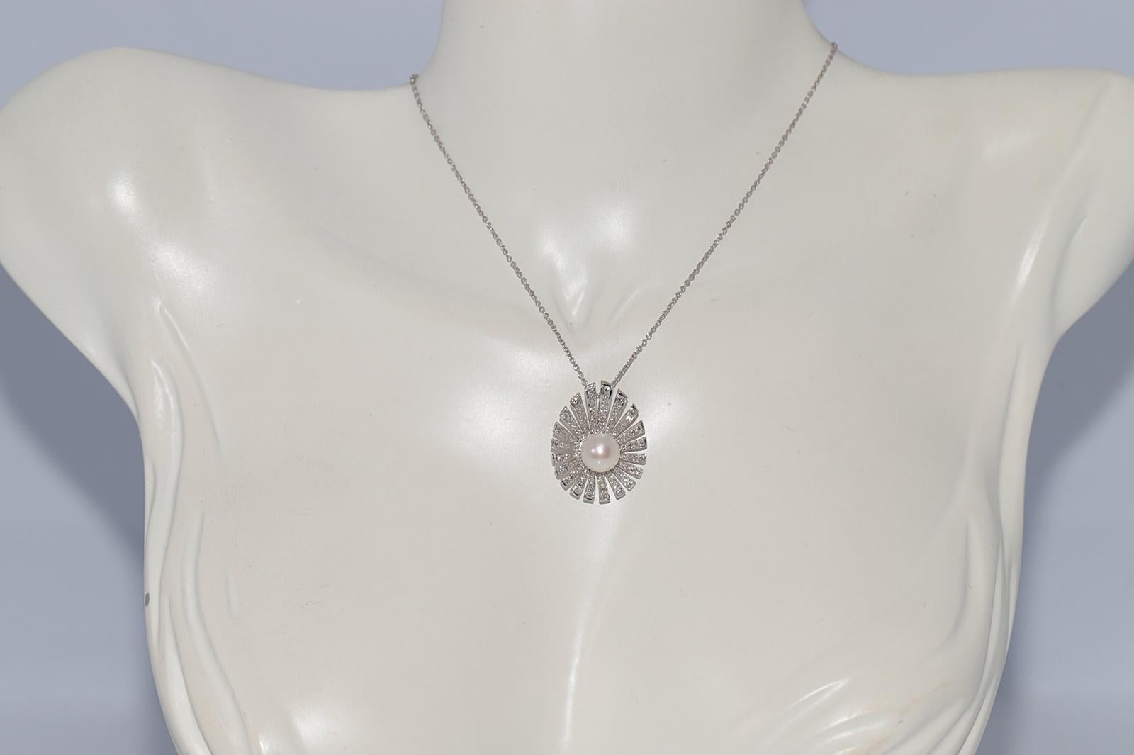 Artigiano Collana con ciondolo di diamanti naturali e perle in oro 18 carati CIRCA 1980 in vendita