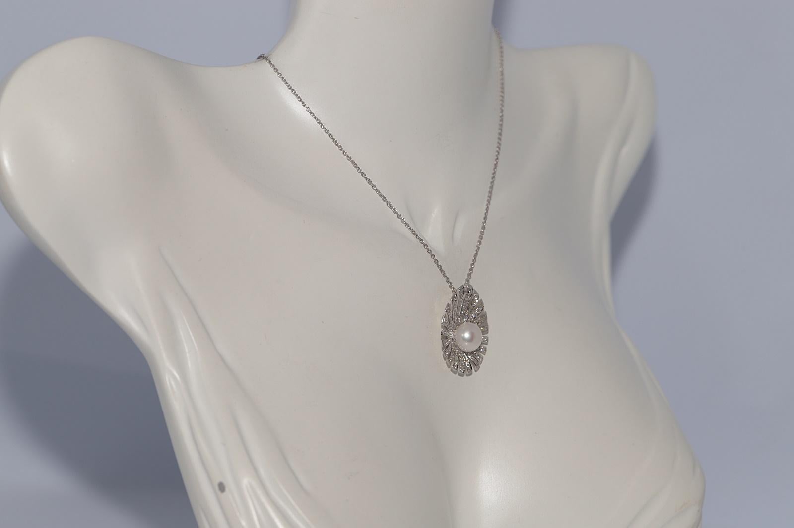 Collana con ciondolo di diamanti naturali e perle in oro 18 carati CIRCA 1980 In condizioni buone in vendita a Fatih/İstanbul, 34