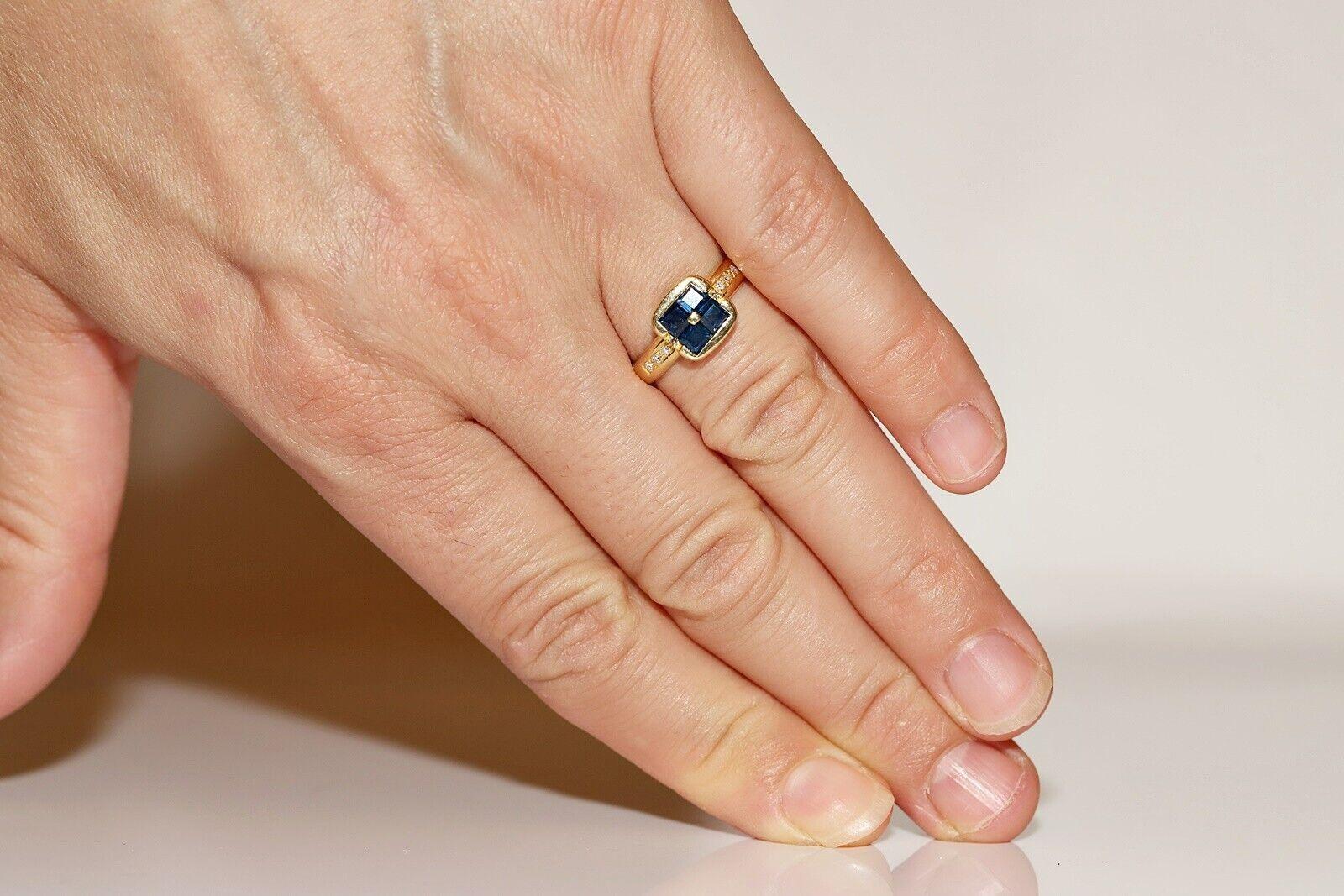 Vintage Circa 1980s 18k Gold Natural Diamond And Princess Cut Sapphire Ring For Sale 4