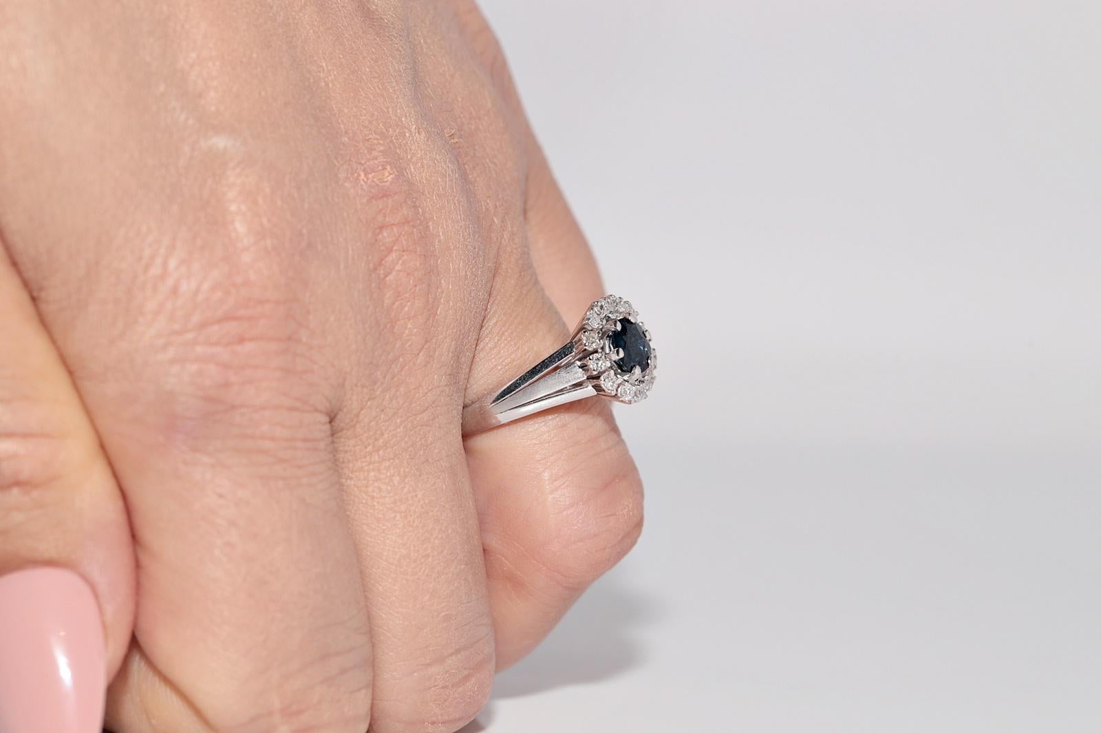 Vintage CIRCA 1980s 18k Gold Natürlicher Diamant und Rundschliff Saphir Ring im Angebot 12