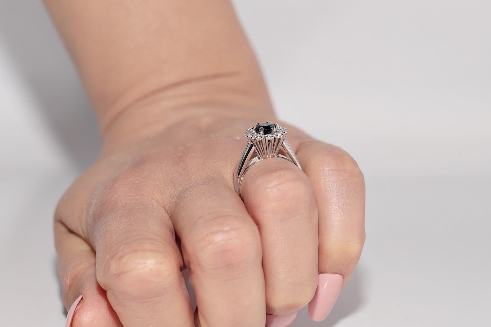 Vintage CIRCA 1980s 18k Gold Natürlicher Diamant und Rundschliff Saphir Ring im Angebot 13