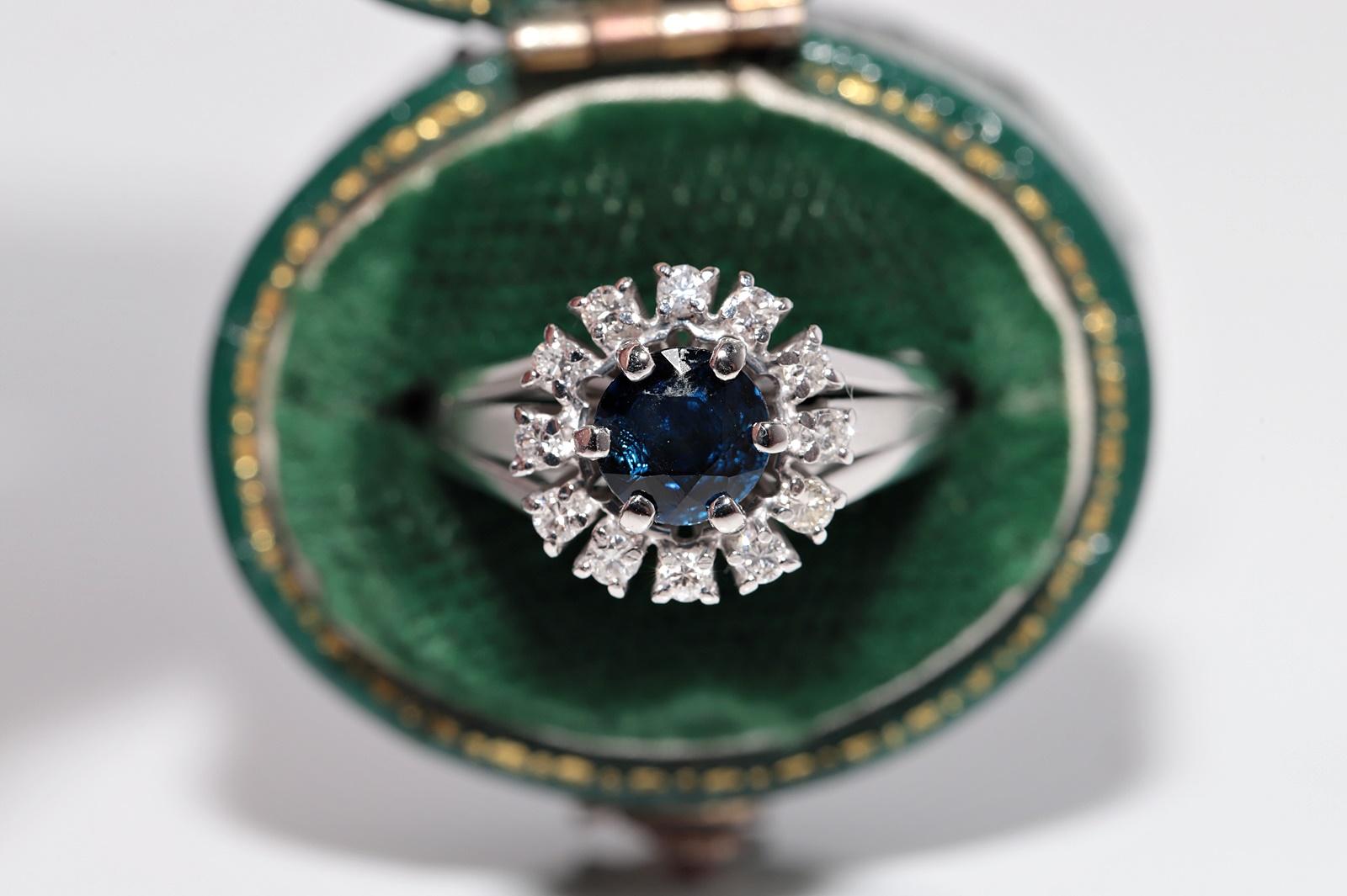 
In sehr gutem Zustand.
Das Gesamtgewicht beträgt 5,3 Gramm.
Insgesamt ist Diamant 0,36 ct.
Der Diamant hat G-H Farbe und vvs-vs Klarheit.
Insgesamt ist Saphir 1 ct.
Ringgröße ist US 5.75 
Wir können jede Größe herstellen.
Die Schachtel ist nicht