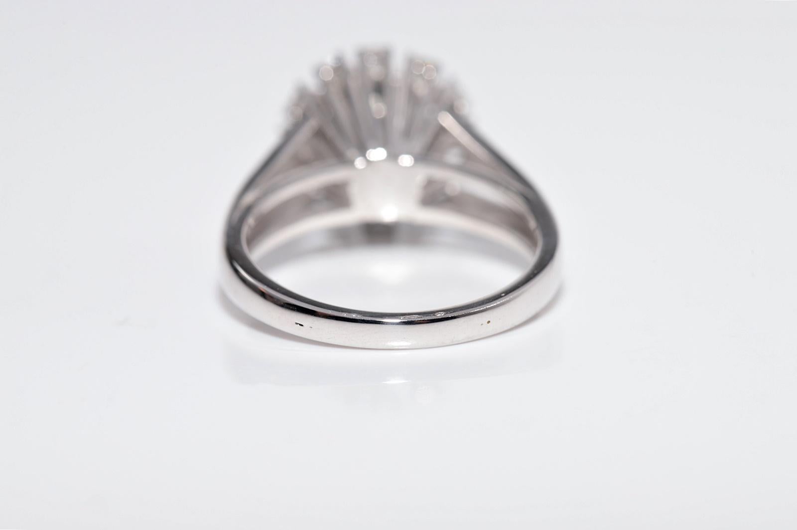 Vintage CIRCA 1980s 18k Gold Natürlicher Diamant und Rundschliff Saphir Ring im Angebot 1