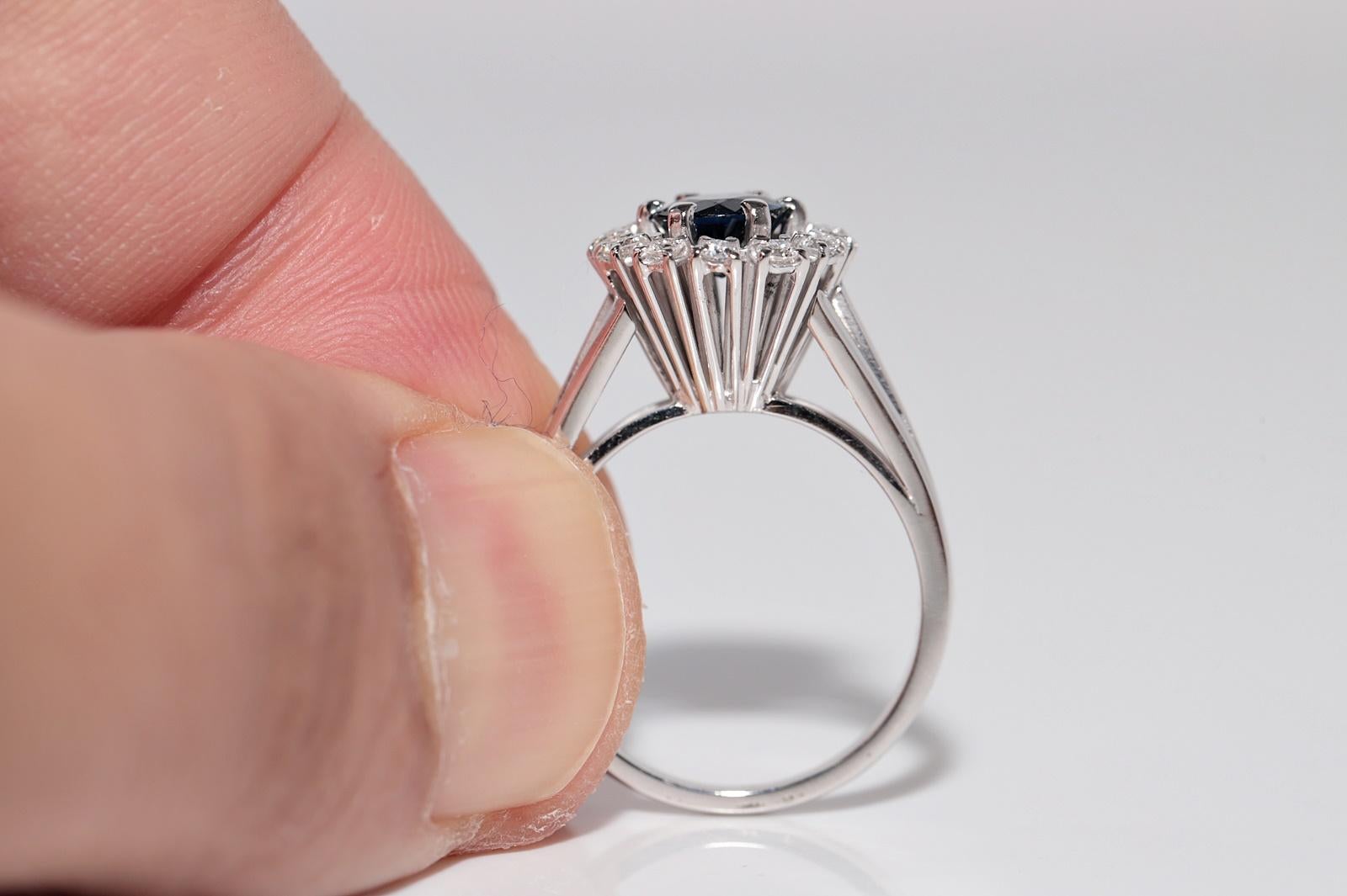 Vintage CIRCA 1980s 18k Gold Natürlicher Diamant und Rundschliff Saphir Ring im Angebot 3