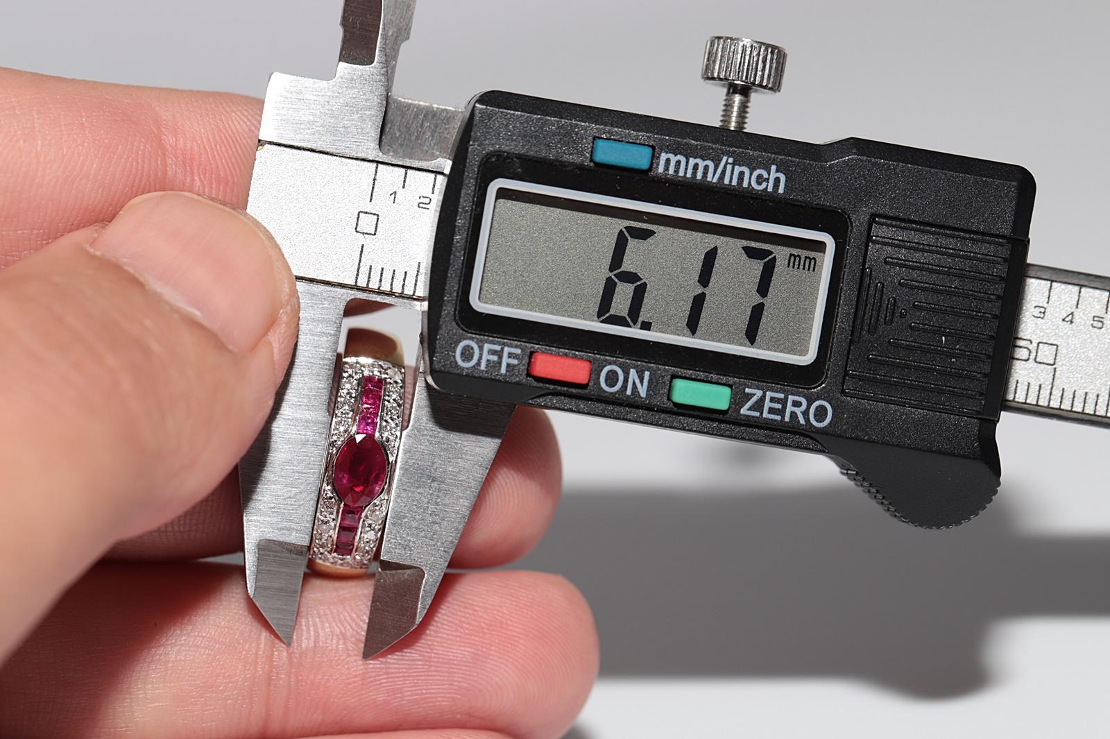 Anello a fascia decorato con diamanti naturali e rubini in oro 18 ct. d'epoca CIRCA 1980 in vendita 7