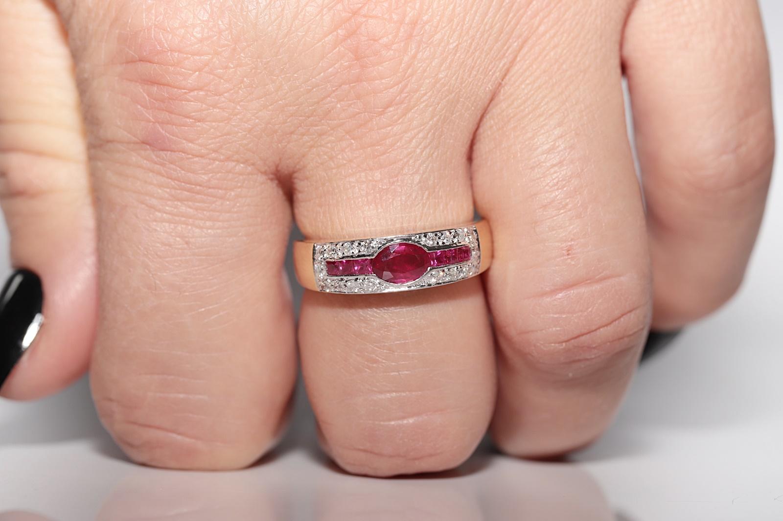 Anello a fascia decorato con diamanti naturali e rubini in oro 18 ct. d'epoca CIRCA 1980 in vendita 9