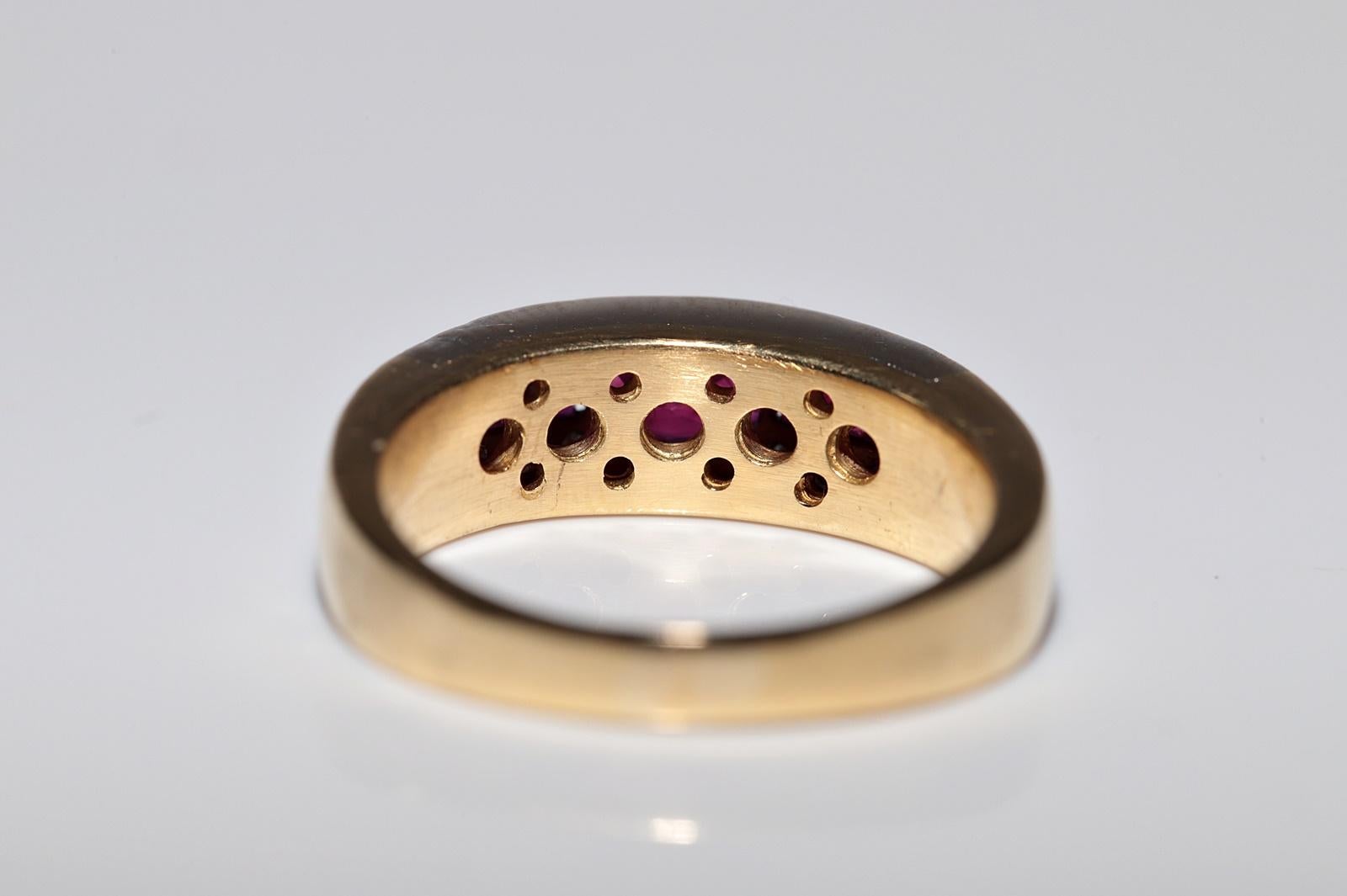 Anello a fascia decorato con diamanti naturali e rubini in oro 18 ct. d'epoca CIRCA 1980 in vendita 3