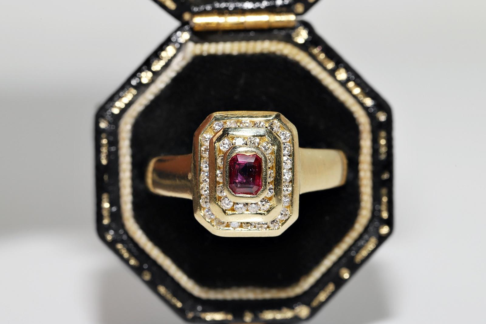 Vintage Circa 1980s 18k Gold Natural Diamond And Ruby Decorated Cocktail Ring In Good Condition For Sale In Fatih/İstanbul, 34