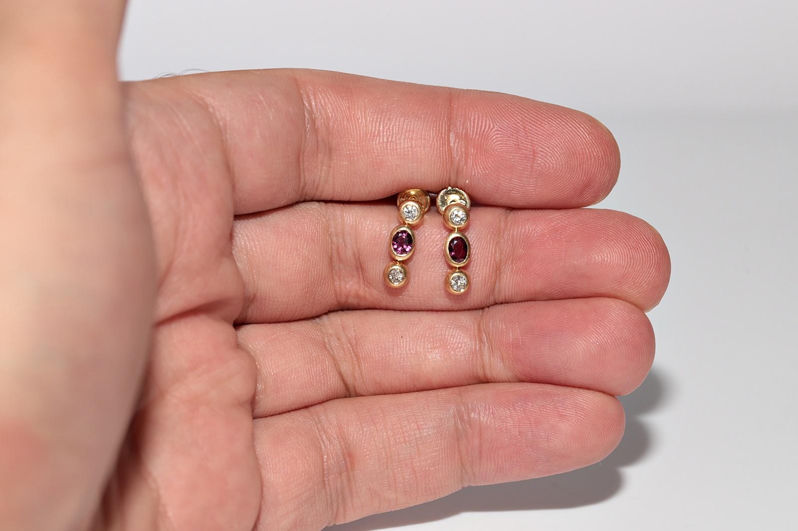 Vintage Circa 1980s 18k Gold Natural Diamond And Ruby Decorated Earring In Good Condition For Sale In Fatih/İstanbul, 34