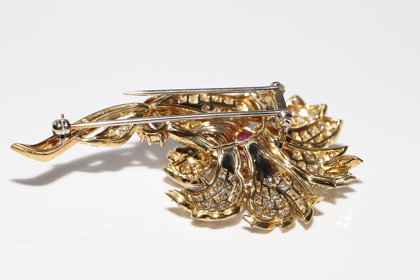 Vintage Circa 1980s 18k Gold Natural Diamond And Ruby Decorated Flowers Brooch For Sale 5