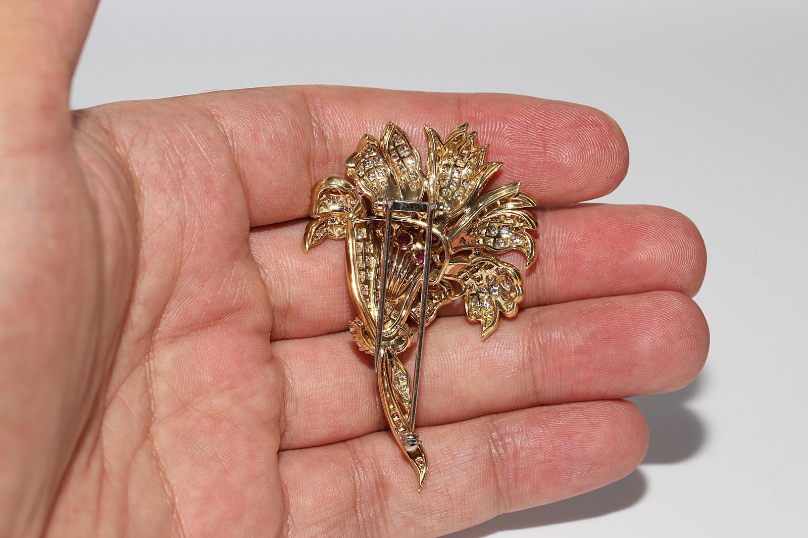 Vintage Circa 1980s 18k Gold Natural Diamond And Ruby Decorated Flowers Brooch For Sale 6