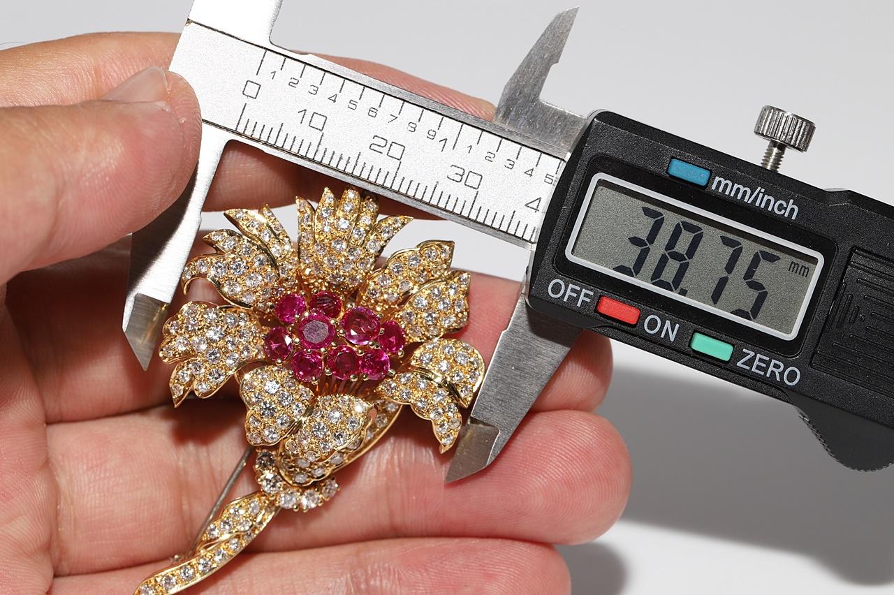 Vintage Circa 1980s 18k Gold Natural Diamond And Ruby Decorated Flowers Brooch For Sale 7