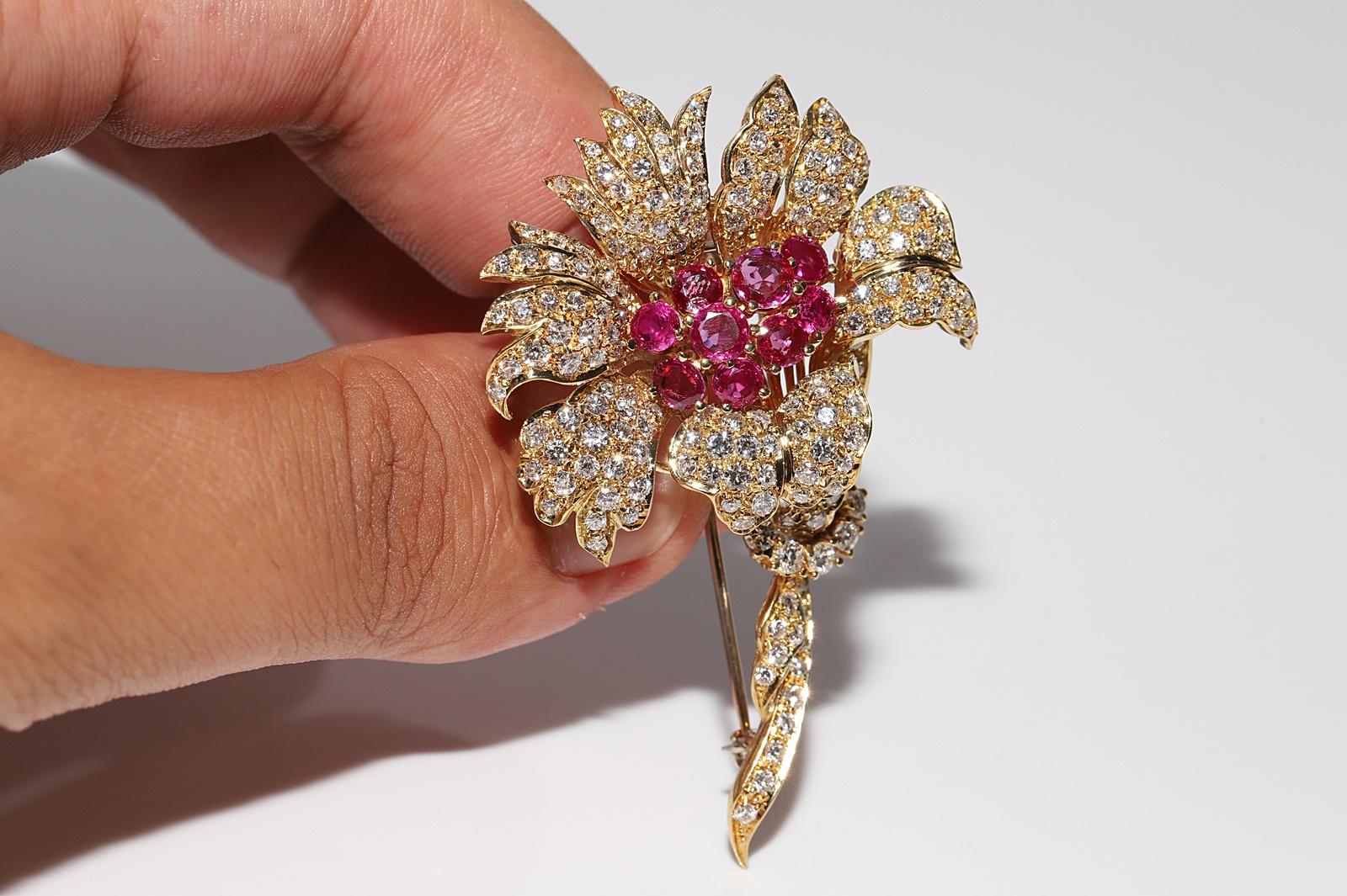 Vintage Circa 1980s 18k Gold Natural Diamond And Ruby Decorated Flowers Brooch For Sale 8