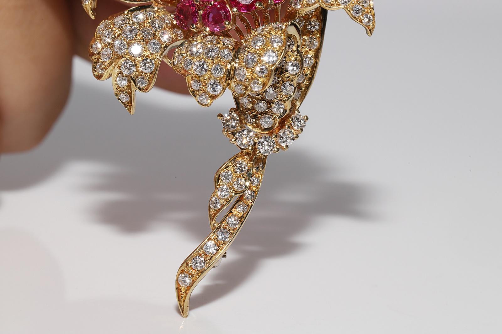Vintage Circa 1980s 18k Gold Natural Diamond And Ruby Decorated Flowers Brooch For Sale 10