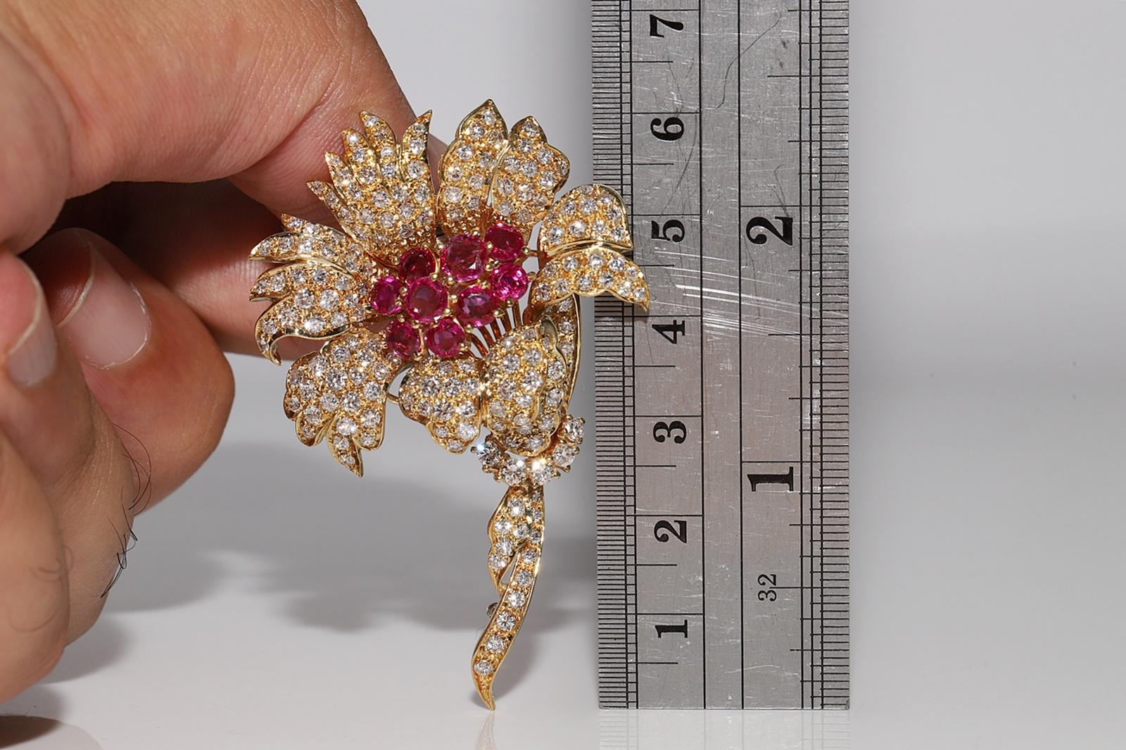 Vintage Circa 1980s 18k Gold Natural Diamond And Ruby Decorated Flowers Brooch In Good Condition For Sale In Fatih/İstanbul, 34