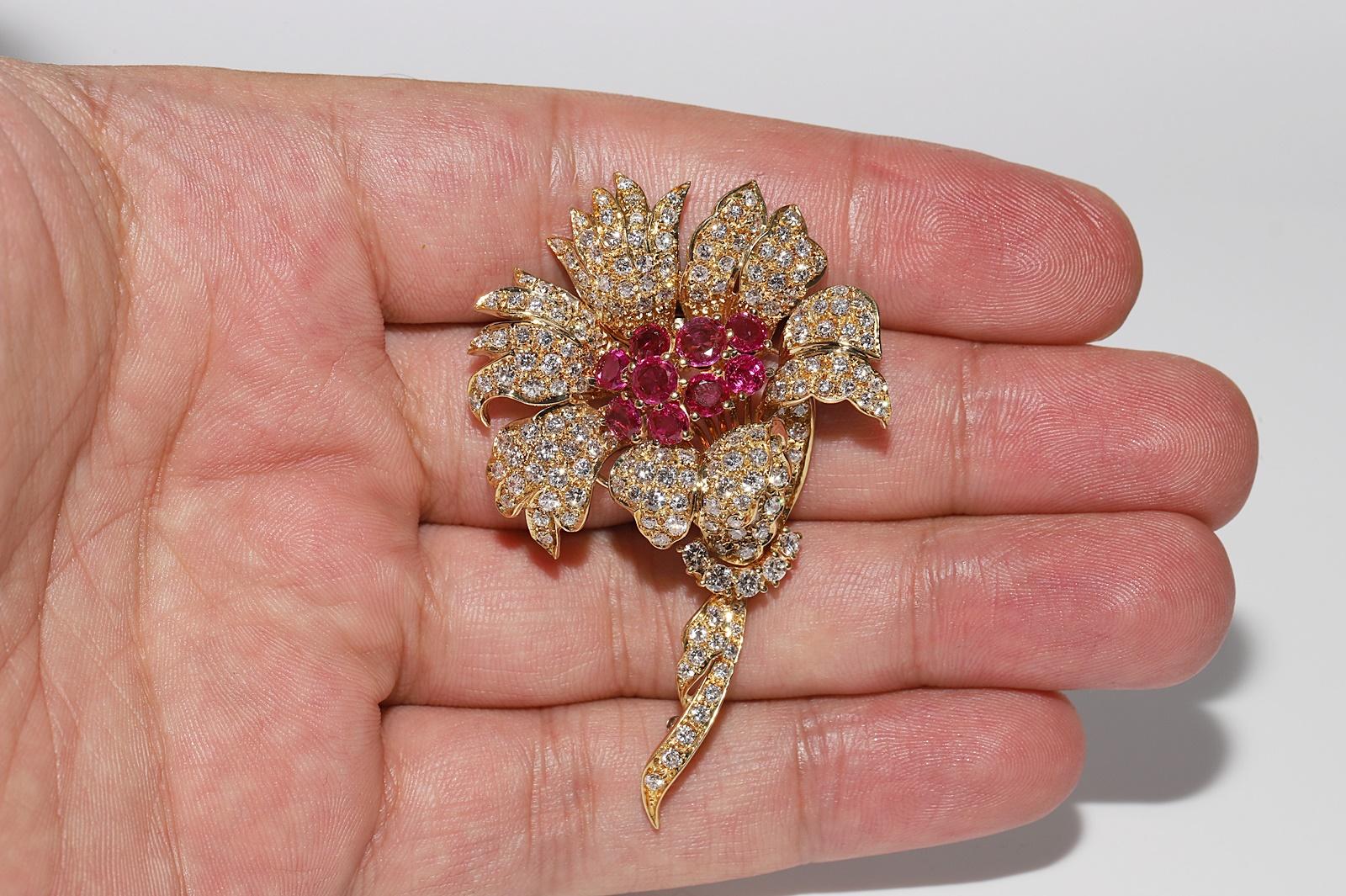Women's Vintage Circa 1980s 18k Gold Natural Diamond And Ruby Decorated Flowers Brooch For Sale