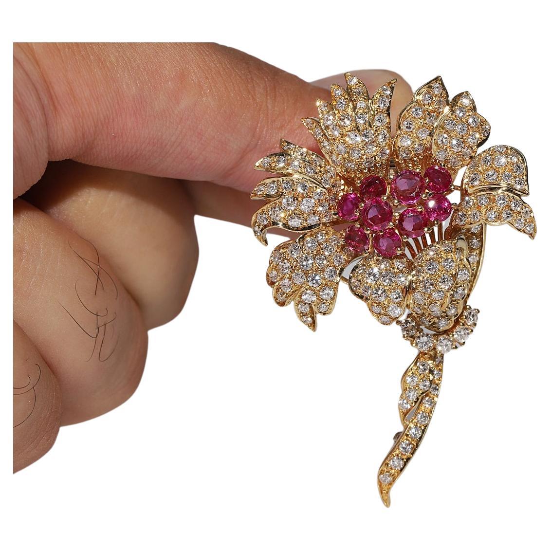 Broche vintage circa años 80 de oro de 18 quilates con diamantes naturales y flores decoradas con rubíes