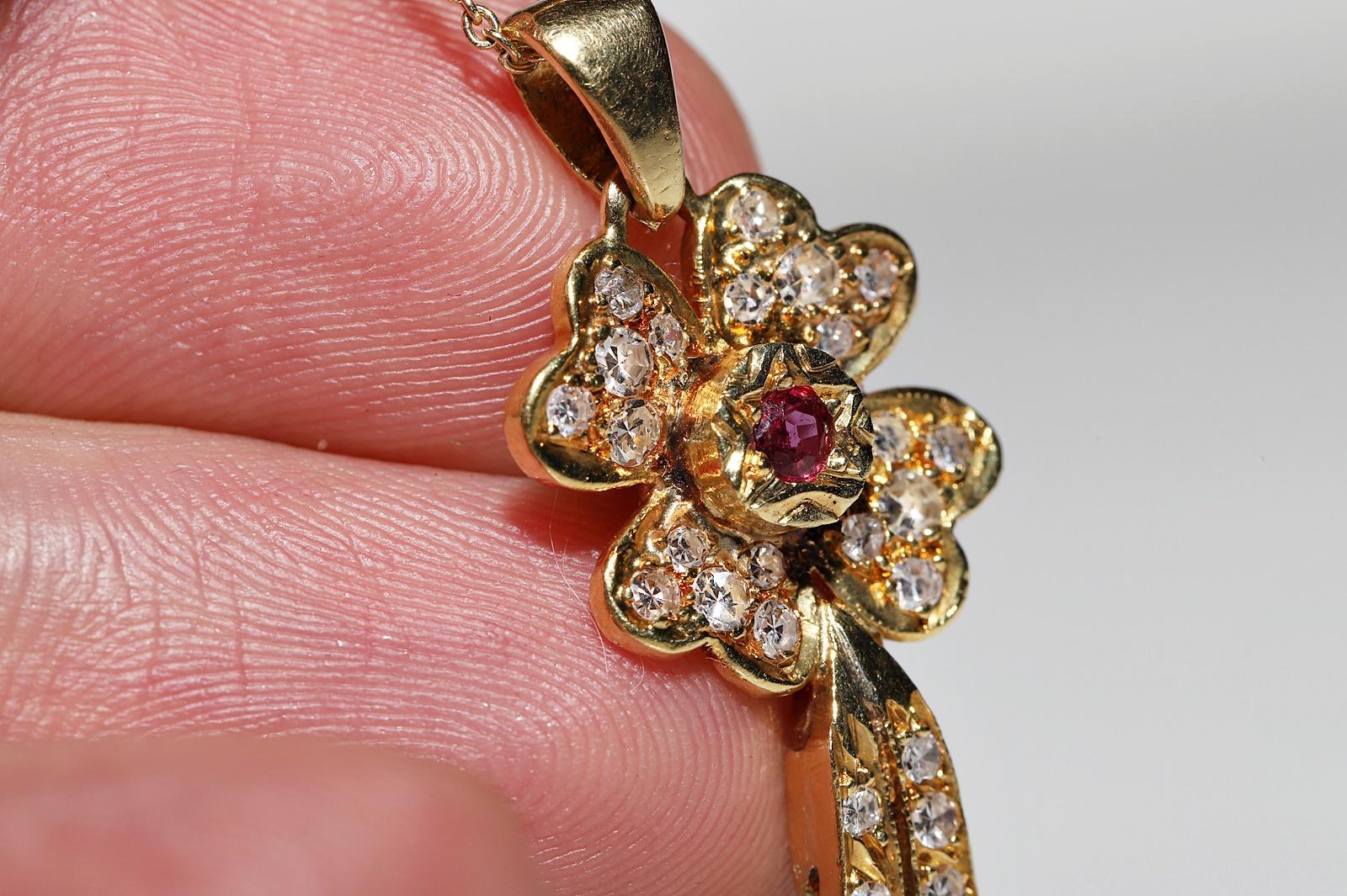 Vintage Circa 1980s 18k Gold Natural Diamond And Ruby Decorated Flowers Necklace For Sale 1