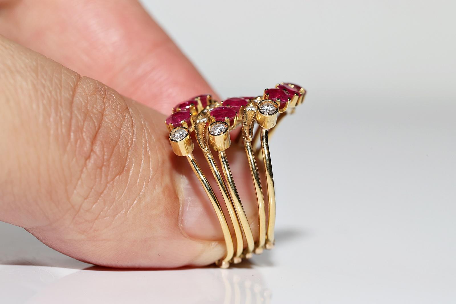 Vintage Circa 1980s 18k Gold Natural Diamond And Ruby Decorated Ring For Sale 4