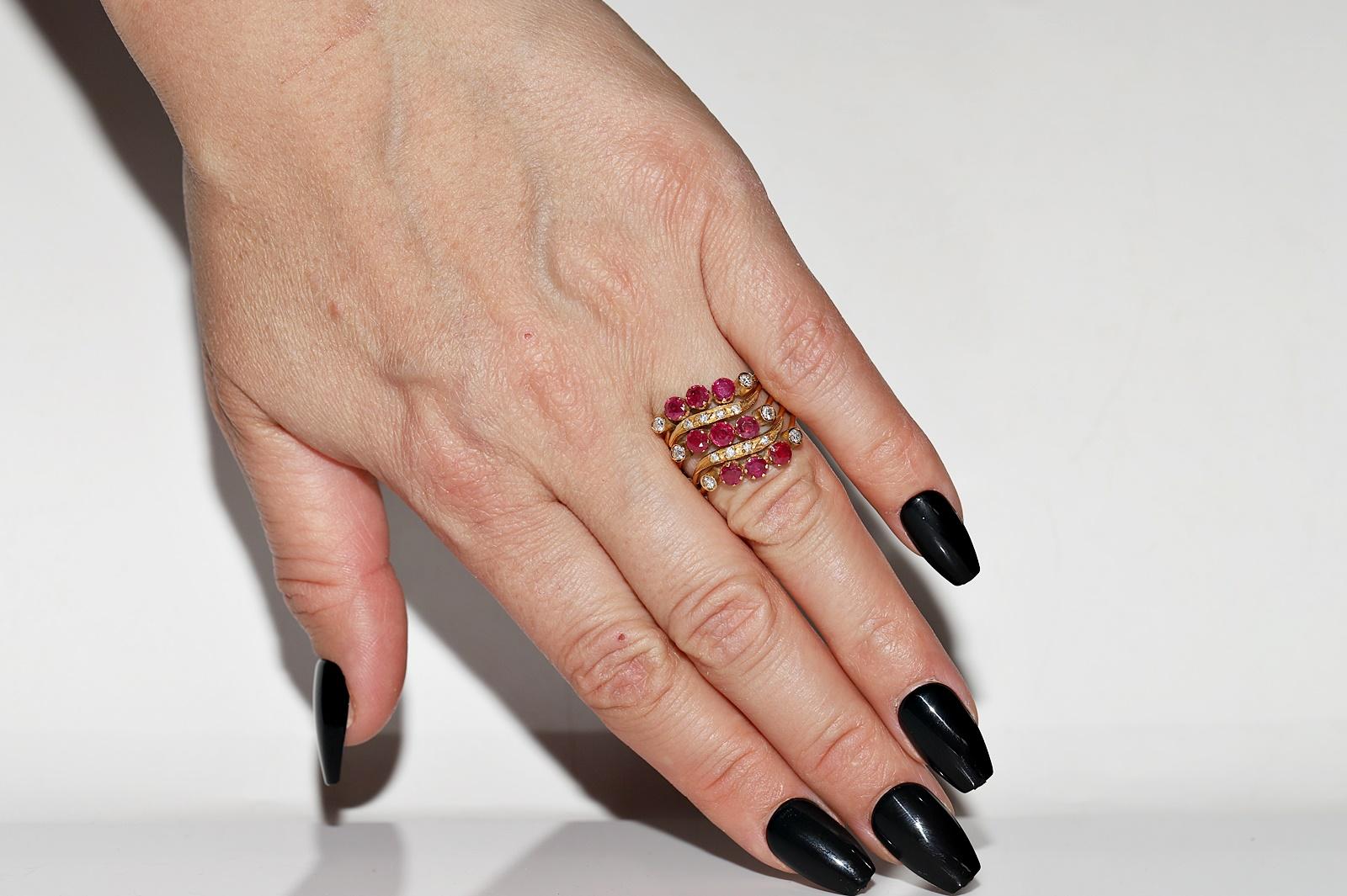 In sehr gutem Zustand.
Das Gesamtgewicht beträgt 7,6 Gramm.
Insgesamt ist Diamant 0,40 ct.
Der Diamant hat die Farbe H und die Reinheit vs-s1-s2.
Insgesamt ist Rubin 1.50 ct.
Ringgröße ist US 6.5 
Die Box ist nicht enthalten.
Bitte kontaktieren Sie