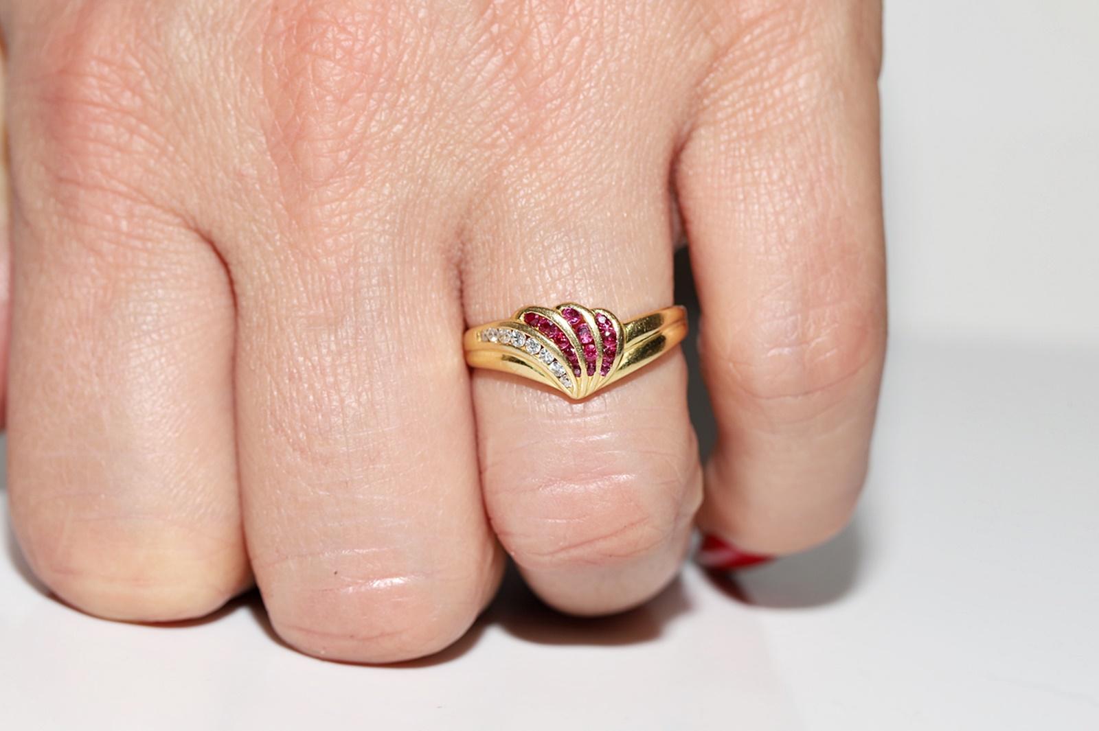 Retro Vintage Circa 1980s 18k Gold Natural Diamond And Ruby Decorated Ring For Sale