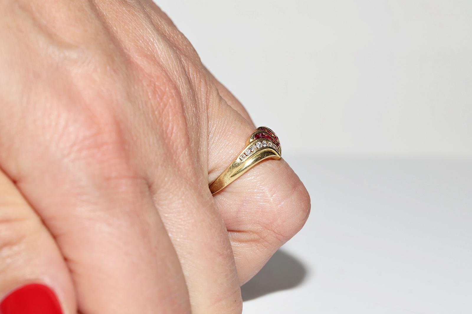 Deko-Ring aus 18 Karat Gold mit natürlichem Diamant und Rubin, Vintage, ca. 1980er Jahre (Brillantschliff) im Angebot