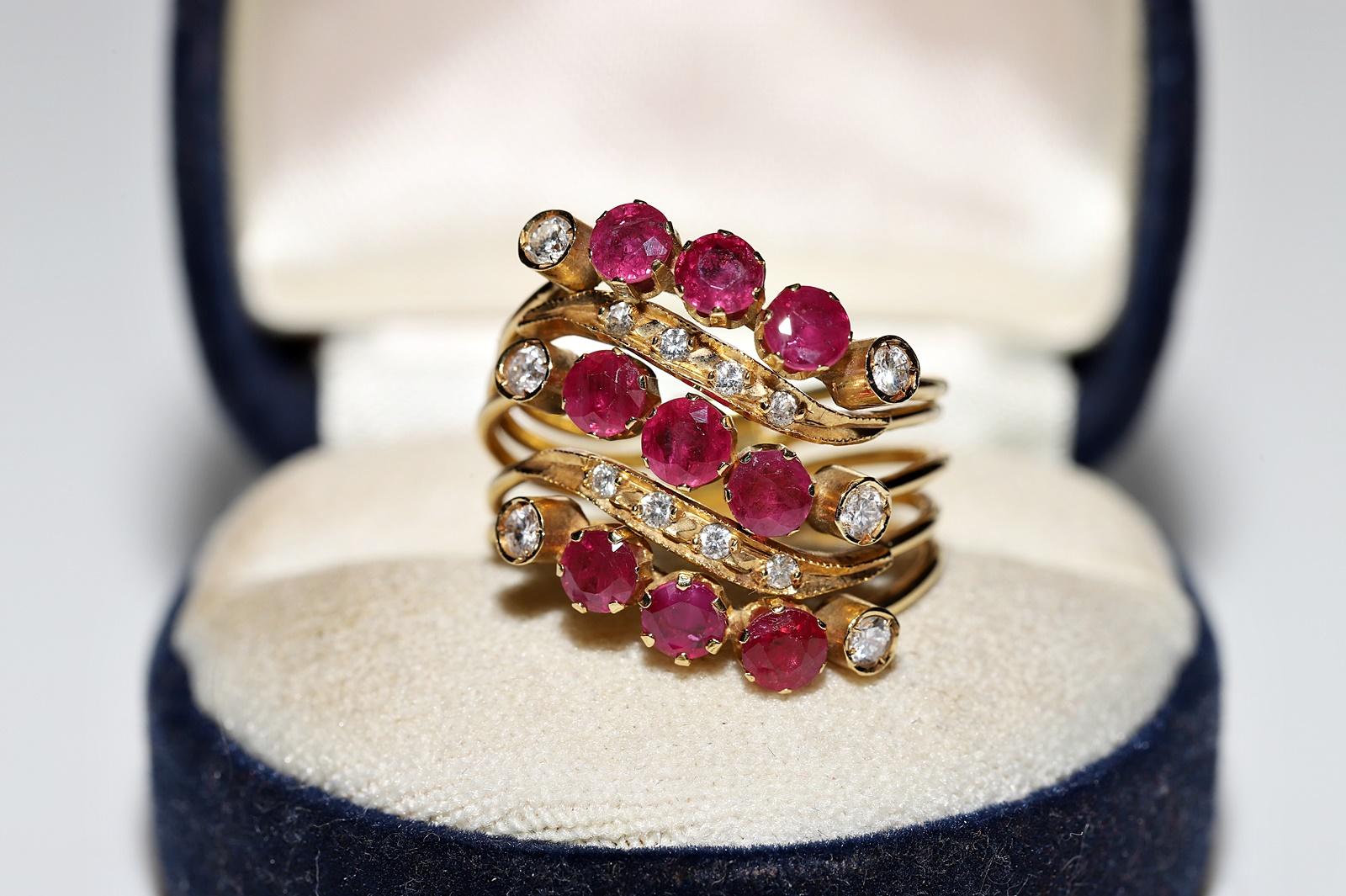 Vintage Circa 1980s 18k Gold Natural Diamond And Ruby Decorated Ring In Good Condition For Sale In Fatih/İstanbul, 34