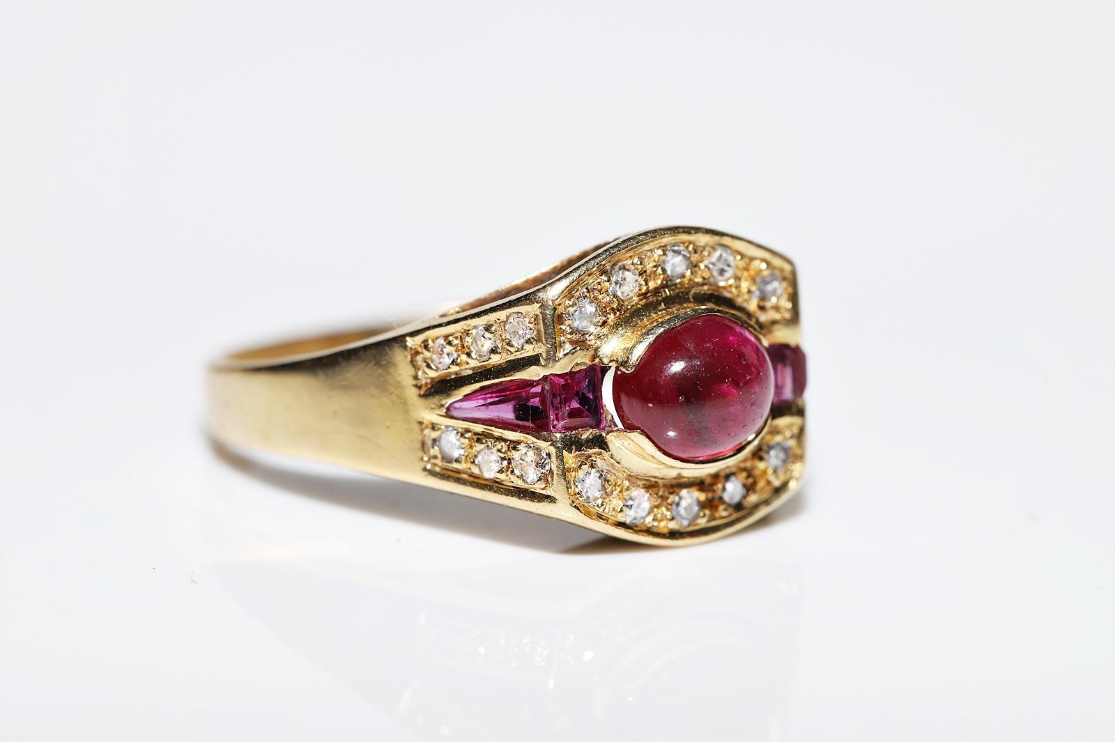 Vintage Circa 1980s 18k Gold Natural Diamond And Ruby Decorated Ring  In Good Condition For Sale In Fatih/İstanbul, 34