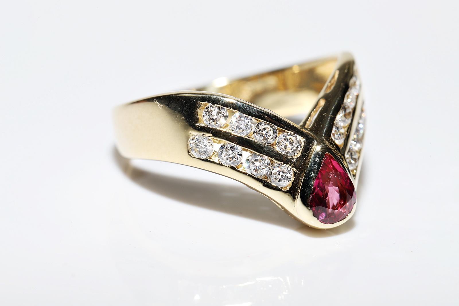 De las mujeres Anillo Vintage Circa Década de 1980 Oro de 18k Decorado con Diamantes Naturales y Rubíes en venta