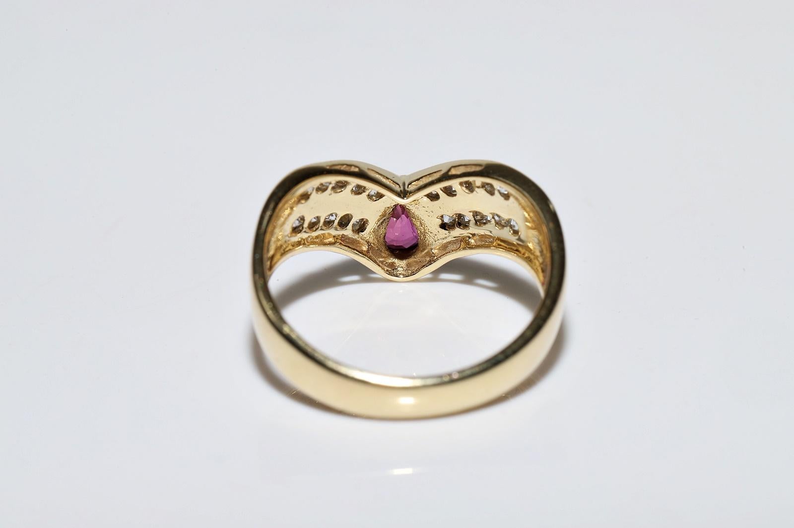 Anillo Vintage Circa Década de 1980 Oro de 18k Decorado con Diamantes Naturales y Rubíes en venta 1