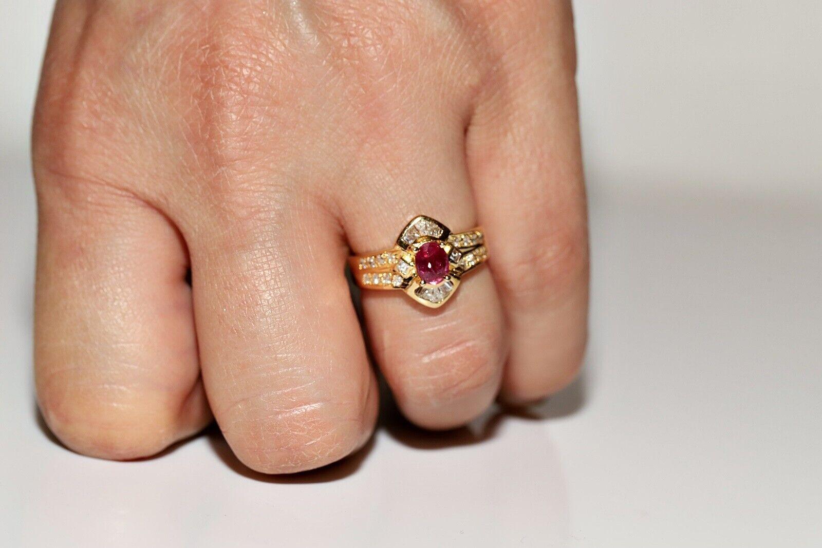 Vintage Circa 1980s 18k Gold Natural Diamond And Ruby Decorated Ring  For Sale 3