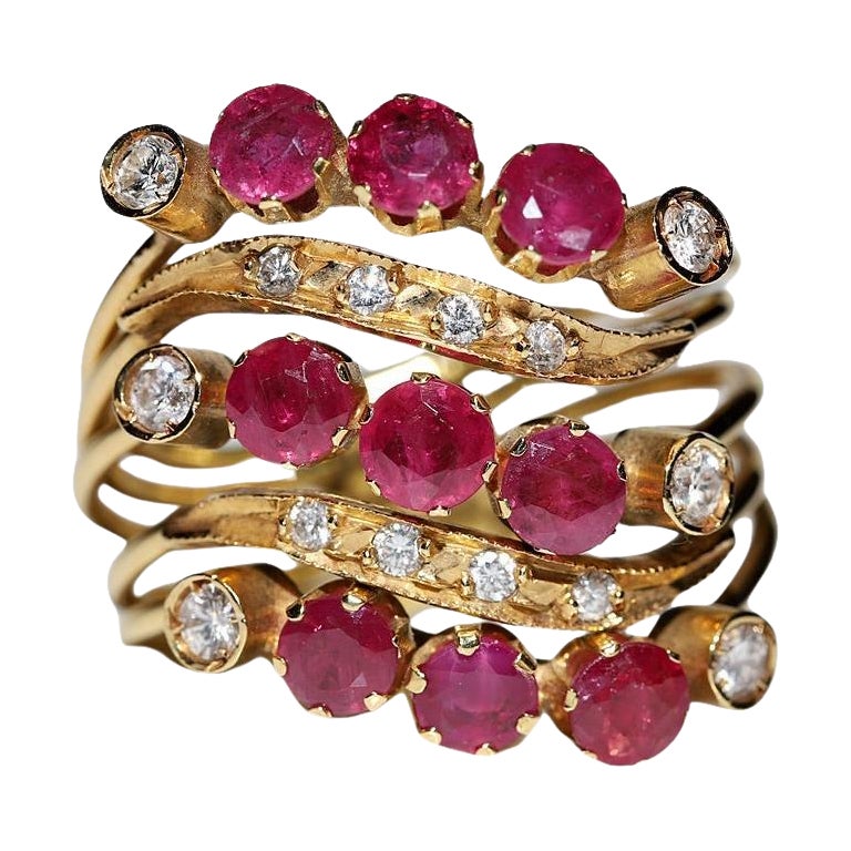 Bague vintage en or 18 carats décorée de diamants naturels et de rubis des années 1980
