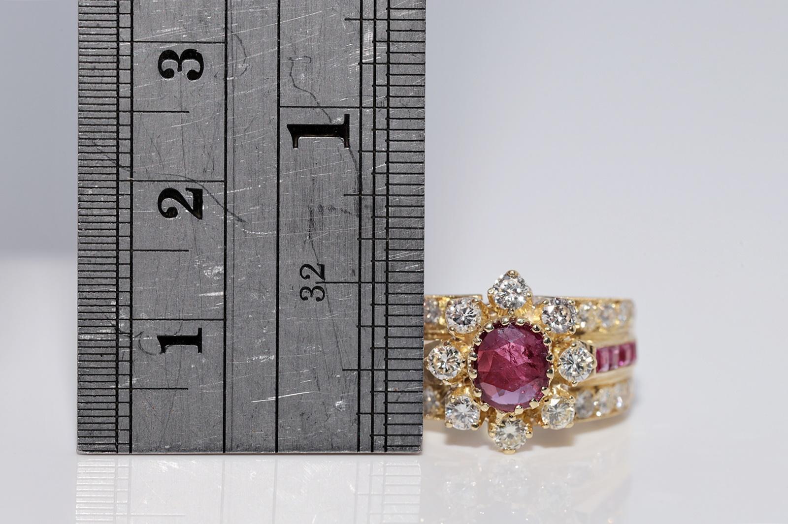 Anello forte decorato con diamanti naturali e rubini in oro 18 carati CIRCA 1980 in vendita 4