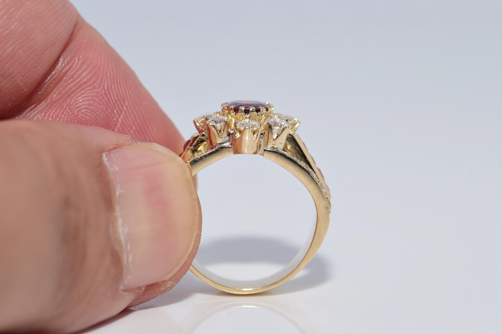Anello forte decorato con diamanti naturali e rubini in oro 18 carati CIRCA 1980 in vendita 7