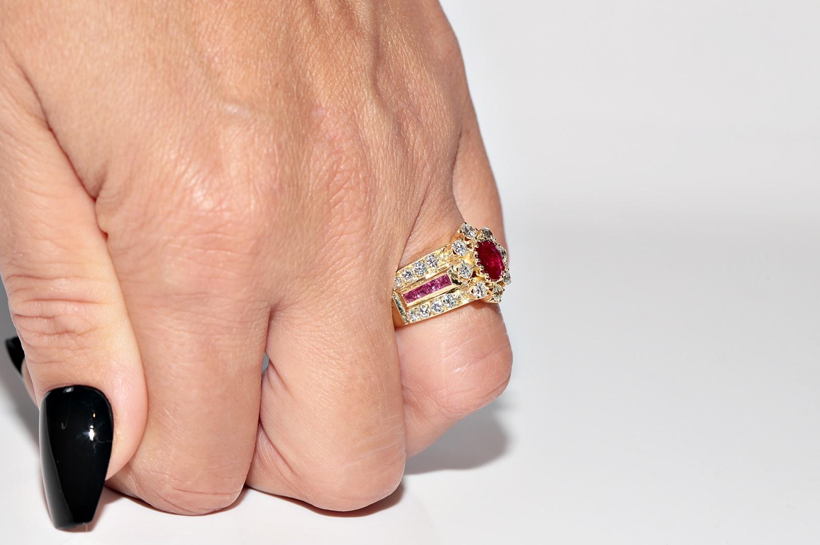 Anello forte decorato con diamanti naturali e rubini in oro 18 carati CIRCA 1980 in vendita 11